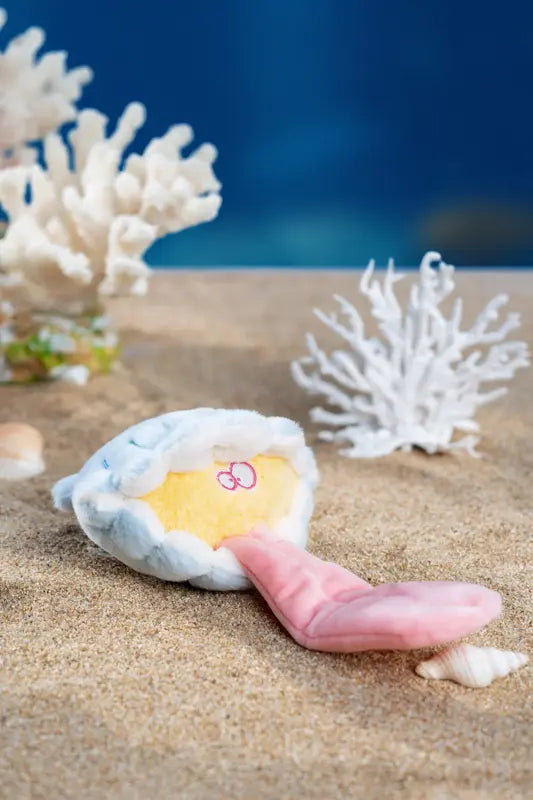 Peekaboo Tongue Clam Toy — photograph 1